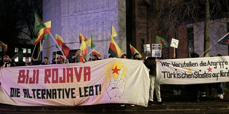 Ciwanan ji bo Rojava li Hambûrgê daketin qadan