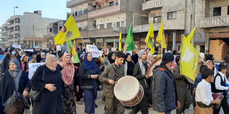 Li Qamişlo li dijî êrîşên dagirkerî meşekî girseyî tê li darxistin