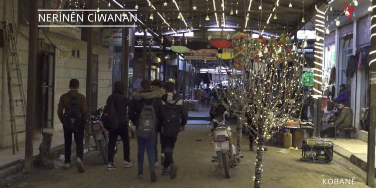 Nêrîna Ciwanan ji kolanên Kobanê