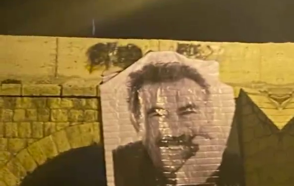 Li Wanê pankarta “Ciwan wê tecrîda Îmraliyê bişkînin” hat daliqandin