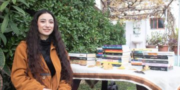 Ciwanekî Rojava projeyekî pirtukxane pêşdixe li hemberî embargo