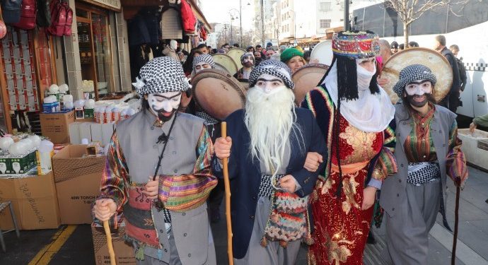 Li Amedê serê salê: Derî hatin lêxistin, daxwaz hatin kirin