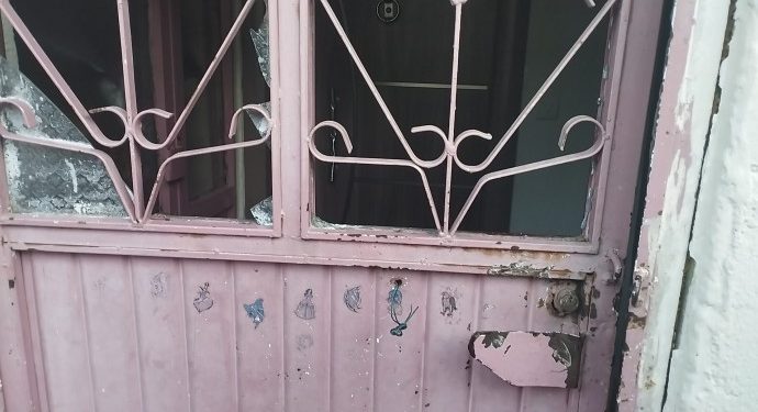 Li Colemêrgê taxek hat dorpêçkirin, derî û paceyên malan hatin şikandin