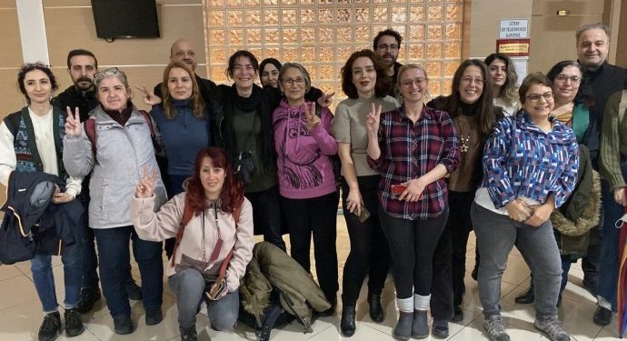 Doza 6 rojnamegeran: Em ê heta dawiyê piştgiriyê bidin hempîşeyên xwe yên kurd