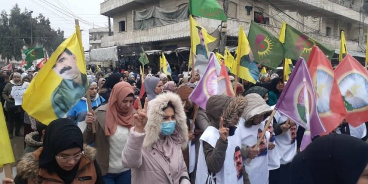 Şêniyên herêmê ji bo şermezarkirina êrişan daketin qadan