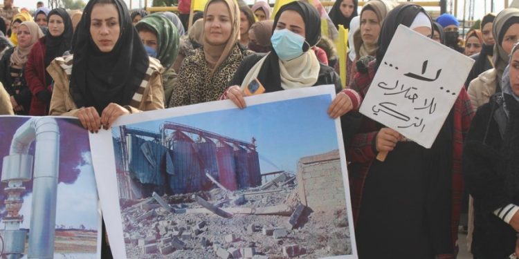 Li dijî polîtîkayên şer ên dewleta Tirk bi pêşengiya ciwanên Dêrezorê meşek hate lidarxistin