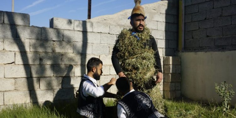 Bi coş û germahiyêk mezin bûka sersalê li Mexmûr hate gerandin