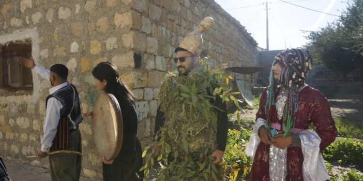 Bi coş û germahiyêk mezin bûka sersalê li Mexmûr hate gerandin