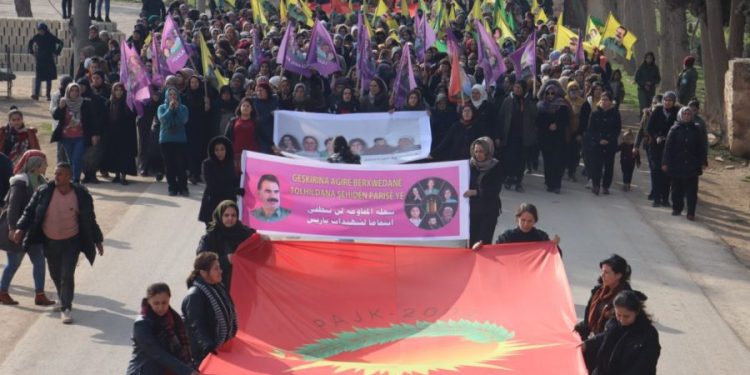 Şêniyên Şehba û Qamişlo ji bo bîranîna şehîdên Parîsê meş li dar xistin