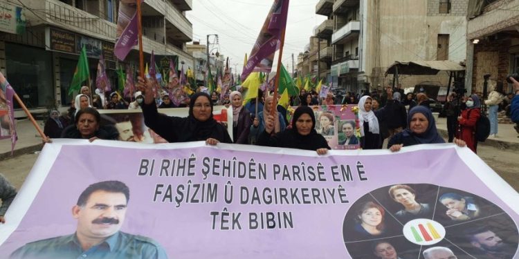 Şêniyên Şehba û Qamişlo ji bo bîranîna şehîdên Parîsê meş li dar xistin