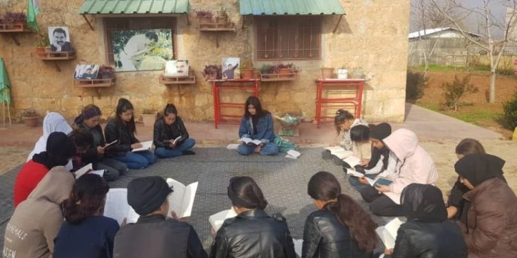 Jinên Ciwan ên Kobanê di fikirê Rêber Apo de xwe kûr dikin