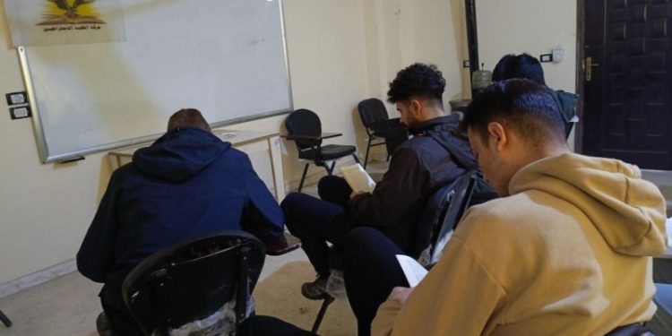 Endamên Yekitiya Ciwanên Xwendekar ên Demokratîk ên Kobanê pirtûka “Îdeolojî” dixwînin