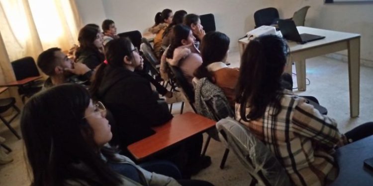 Fîlma 14’ê Tîrmehê ji aliyê jinên ciwan ên zanîngehê ve hat temaşekirin