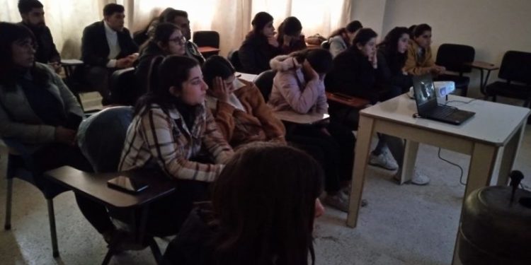 Fîlma 14’ê Tîrmehê ji aliyê jinên ciwan ên zanîngehê ve hat temaşekirin