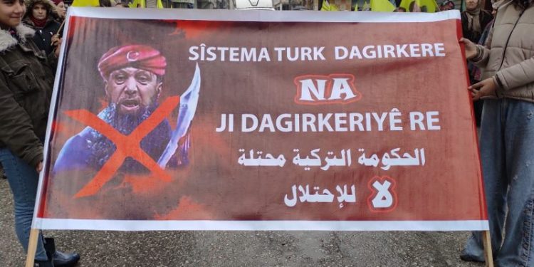 Li dijî êrîşan bi pêşengiya Yekitiya Jinên Ciwan a Helebê meşek hate lidarxistin