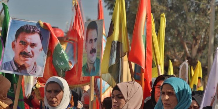 Meşa girseyî ya li dijî êrîşên li dijî Rojava li Reqayê!