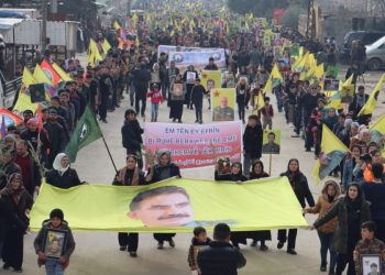 Gelê Efrîn di salvegera dagirkirina bajarê xwe soza rizgariyê da