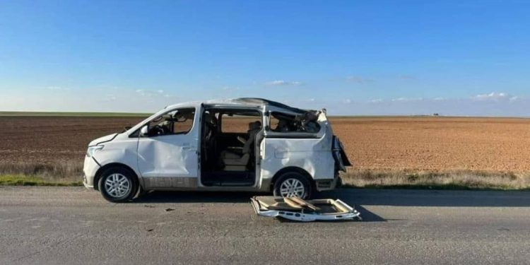 Li ser rêya Qamişlo-Hesekê wesayîtek hat bombebarankirin: 2 kes birîndar bûn