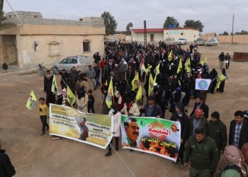 Ciwanên Dêrazor li dijî tecrîda li ser Rêber Apo helwest nîşan didin