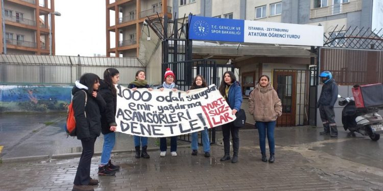 Di çalakiyê de xwendekara zanîngehê ya ji Yûrda Keçan a KYK’ê ya Cevîzlîbagê hat avêtin wiha got: “Eger tiştek me tunebe, tirsa me tune ye”