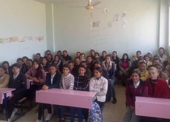 Jinên Xwendekar ên gundewarên Kobanê rastiya Komployê Navnetewî didin nasîn