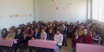 Jinên Xwendekar ên gundewarên Kobanê rastiya Komployê Navnetewî didin nasîn