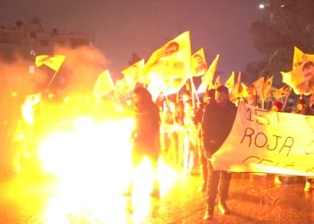 Ciwanên Qamişlo Komployê şermezar kirin