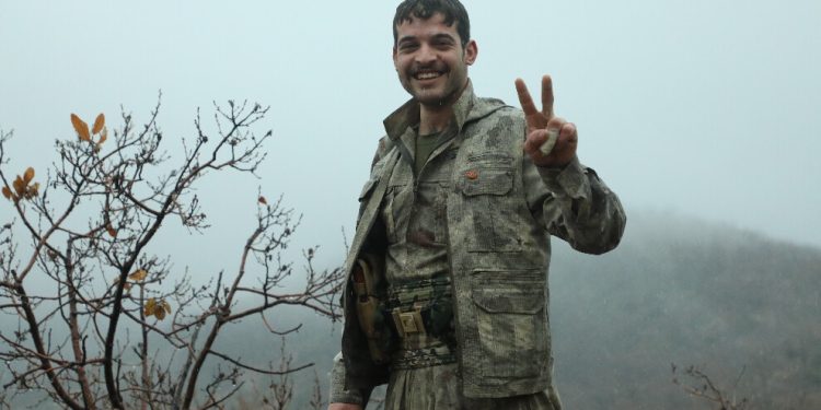 “Ez bangewazî li ciwana dikim ku tevlî refên gerîla bibin”