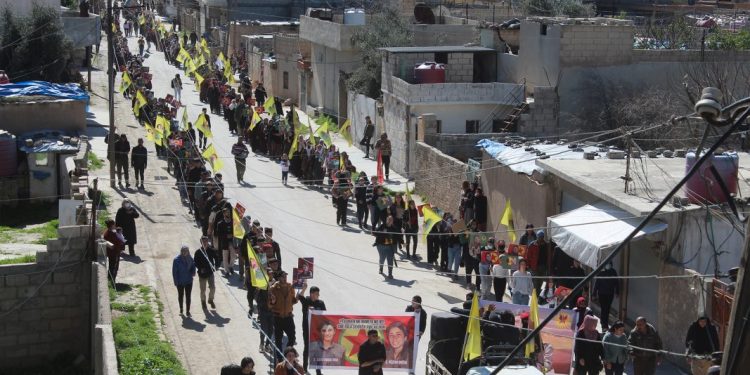 Bi pêşengtiya ciwanên Kantona Qamişlo Şehîd Bişeng û Şehîd Sara hatin bibîranîn