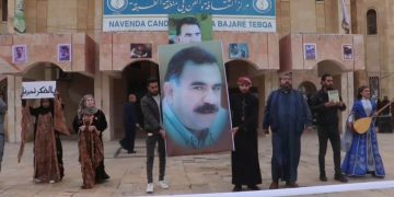 Li Tebqa bi meş, stran û şano Komployê Navnetewî hat şermezar kirin