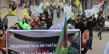 Xwendekar û Jinên Ciwan ên Reqa bertekên xwe li dijî Komployê Navnetewî nîşan dan