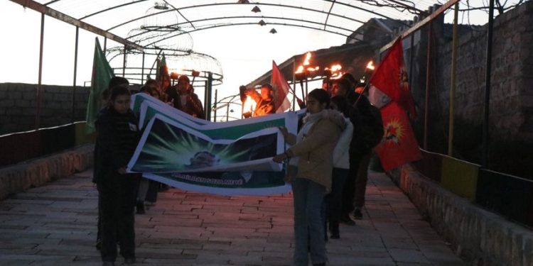 Yekitiya Jinên Ciwan a Helebê şehîd Sara û Bîşeng bi bîr anîn