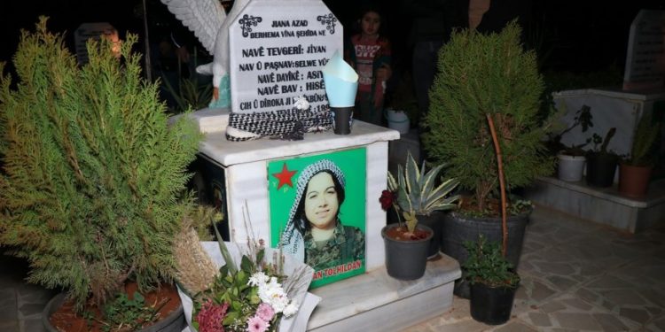 Yekitiya Jinên Ciwan a Helebê şehîd Sara û Bîşeng bi bîr anîn