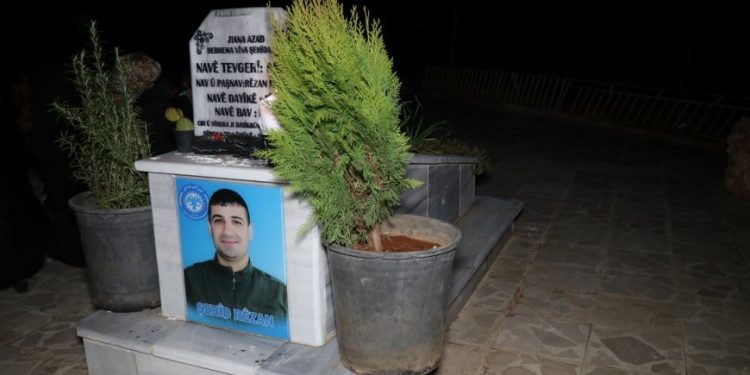 Yekitiya Jinên Ciwan a Helebê şehîd Sara û Bîşeng bi bîr anîn