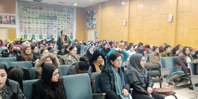 Li Dirbesiyê panelek li ser komplo hat li darxistin