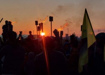 Jinên Ciwan ên Kampa Newroz li dijî komployê navnetewî xwepêşandanekî li dar xistin