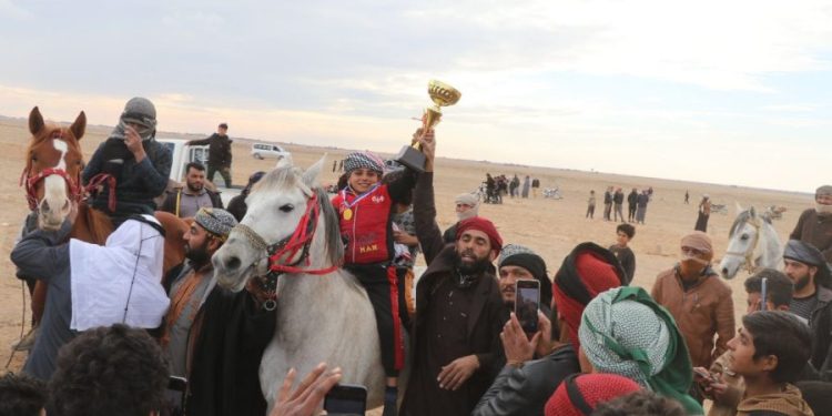 Li Dêrazor tûrnoveyan siwarî tên li dar xistin