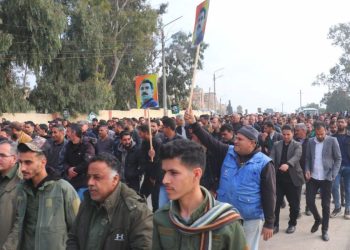 Gelê Tebqayê li dijî bê agahîbûnê ji Rêber Apo xwepêşandanekî li darxist