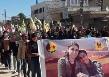 Di bin pêşengtiya YJC de ji bo bîranîna şehîdên pêşeng ên tevgera ciwanan gelê Dirbêsiyê daket qadan