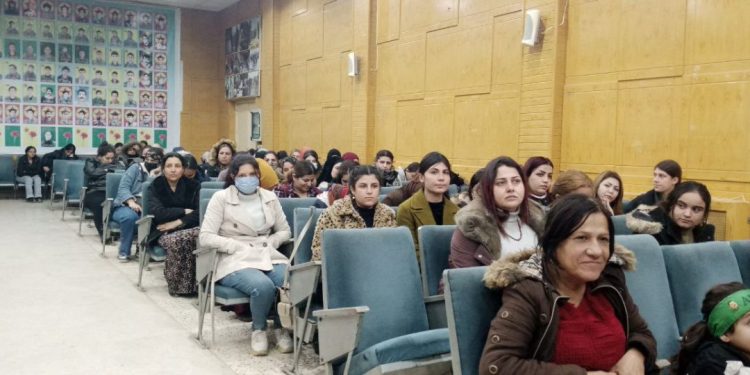 Li Dirbesiyê panelek li ser komplo hat li darxistin