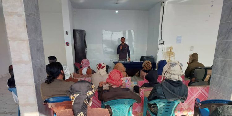 Li Dijî Komploya Navnetewî ciwan xwe perwerde dikin