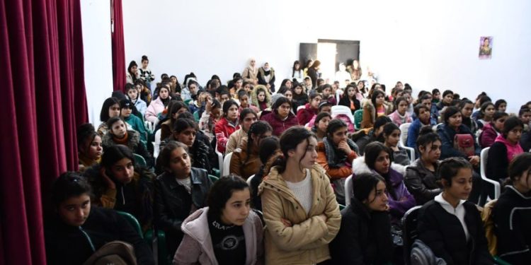 Yekîtiya Jinên Ciwan a xwendekar li Heleb û Şehbayê Panêlek lidar xist