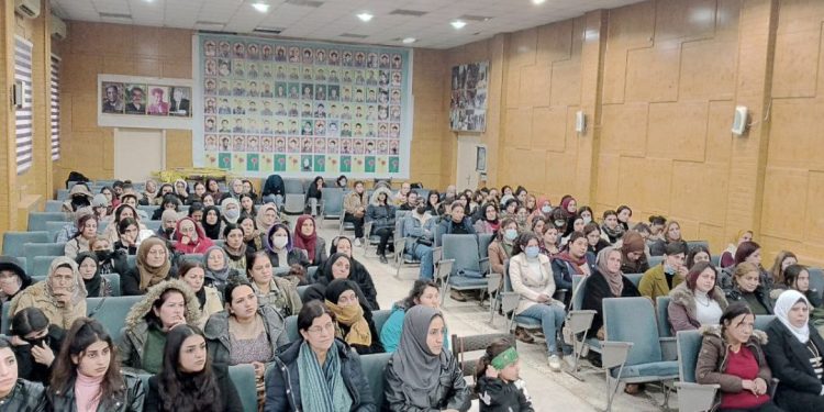 Li Dirbesiyê panelek li ser komplo hat li darxistin