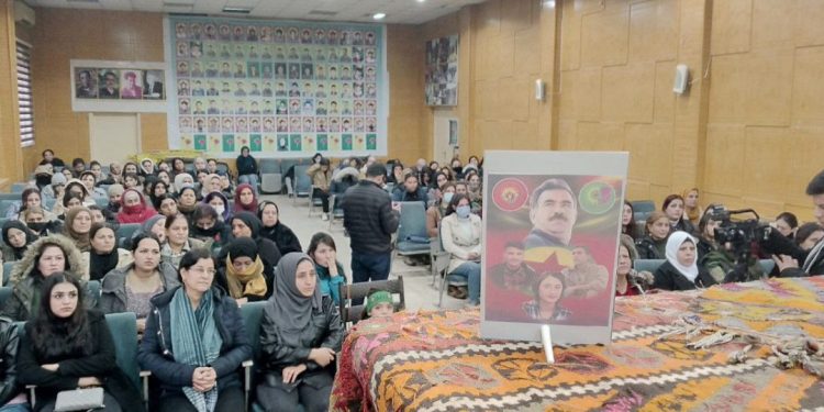 Li Dirbesiyê panelek li ser komplo hat li darxistin