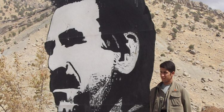 Dengbêj, şoreşger û şervanê azadiyê: Emre Atabay