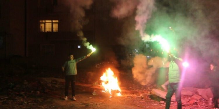 Li gelek navçeyên Stenbolê agirê Newrozê hate pêxistin