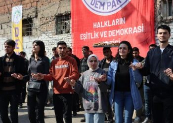 Ciwanên ku dê cara ewil biçin ser sindoqan: Dengê me ji bo azadiyê ye