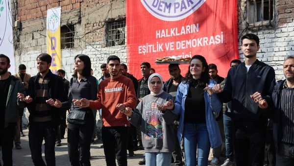 Ciwanên ku dê cara ewil biçin ser sindoqan: Dengê me ji bo azadiyê ye