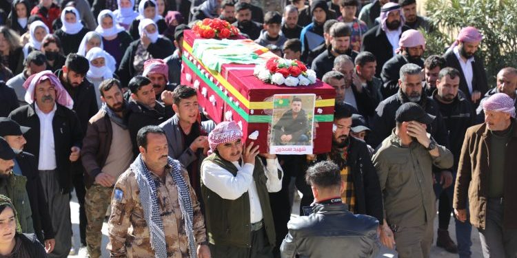 Şengalî şehîd Sadûn Mîrza Elî bi merasîmeke girseyî spartin axê