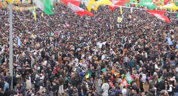 Girtiyan ji bo Newrozê peyam şandin: Serokê me dê azad bibe!